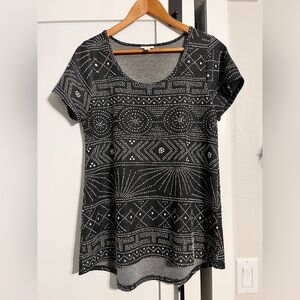 LuLaRoe Black and White Geometric Short Sleeve Top
